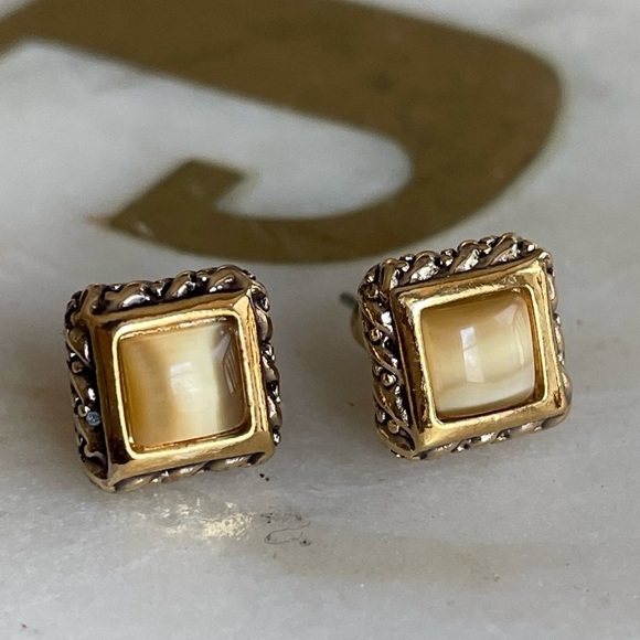 roman Jewelry - Roman Signed Gold Toned Stud Vintage Earrings